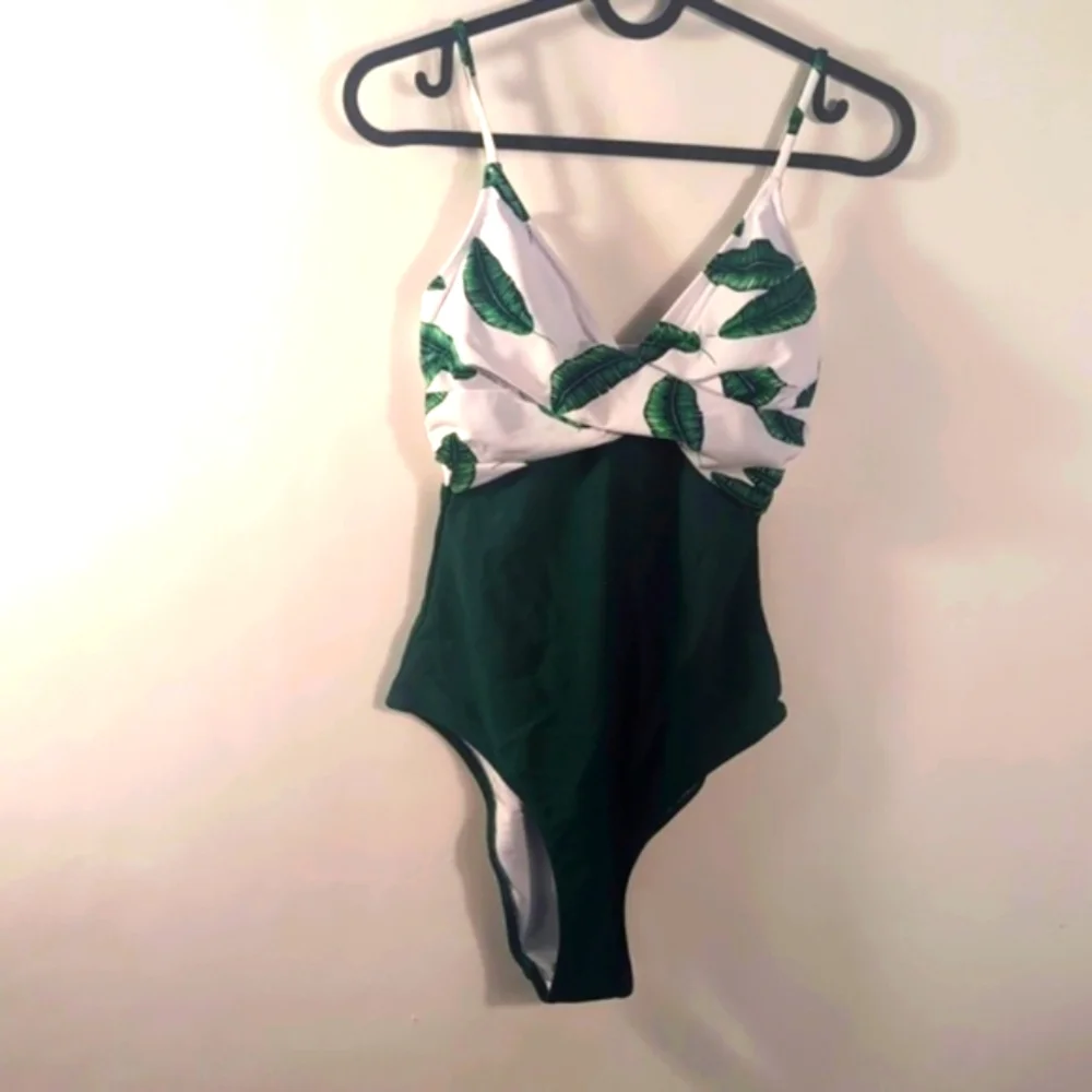 Cupshe One Piece Green Leaves  Swimsuit Size X-Small New with tags
